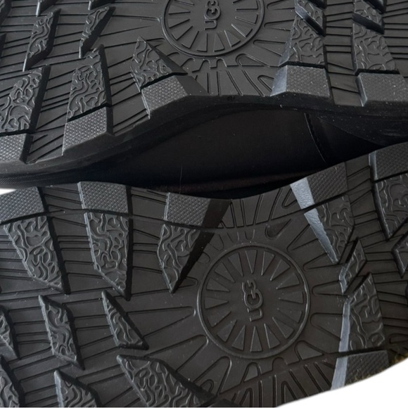 New! Ugg Classic Klamath Short Boots - Picture 8 of 12